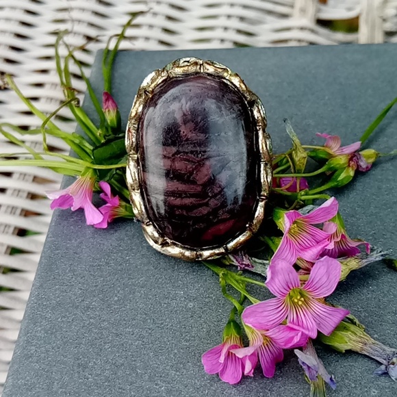 Silver ring with purple shiny stone.expandable - Picture 2 of 4